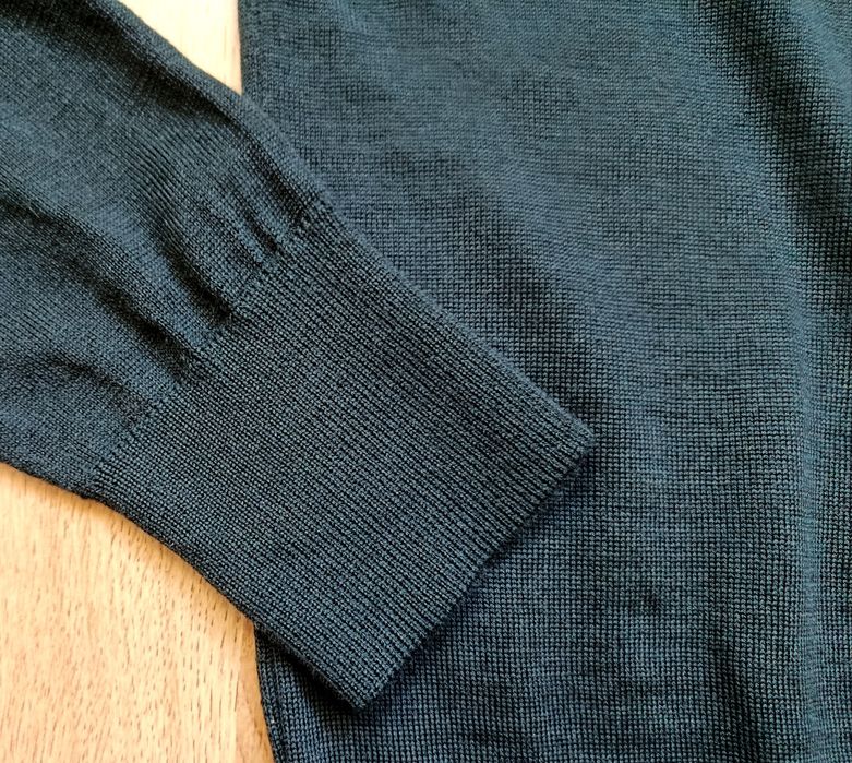 Свитер Uniqlo (100% тонкая шерсть), s