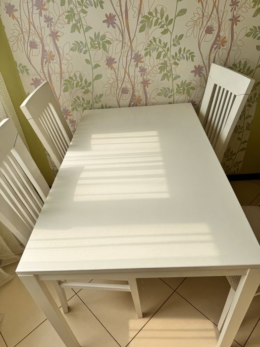 Стіл IKEA , білий стіл
