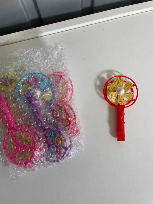 asortyment, akcesoria, kapelusze, pojemniki, zabawki 100 kg