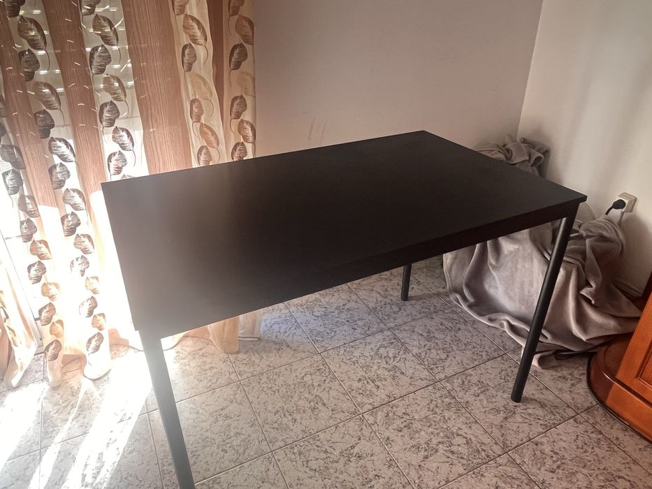 Mesa preta Ikea - excelente estado