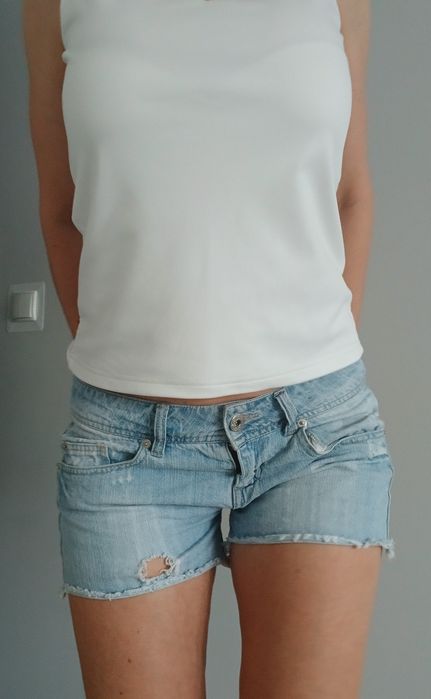 Krótkie spodenki jeansowe niebieskie M 38 dziury jeansy