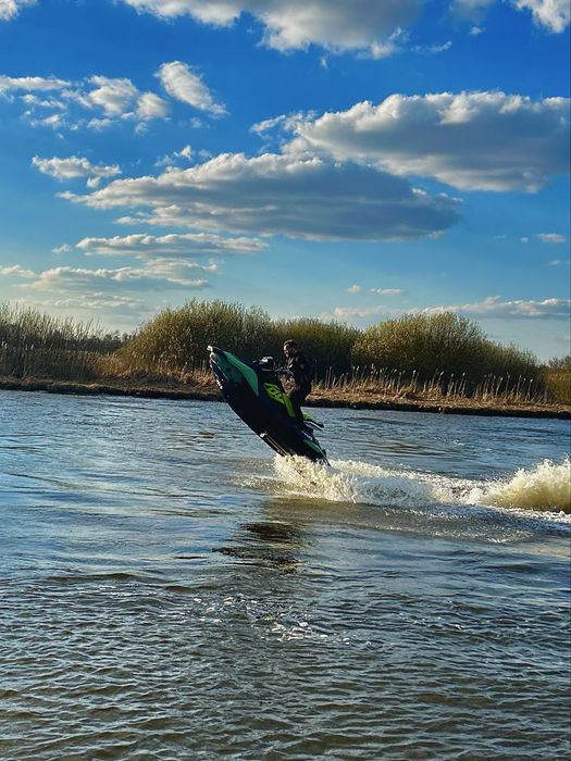 Wynajem skutera wodnego seadoo spark trixx