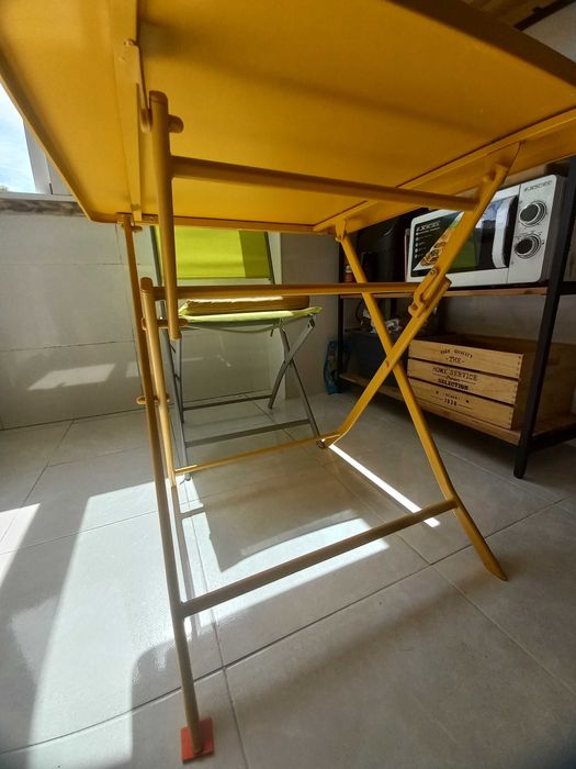 Mesa de jantar ou jardim em ferro.