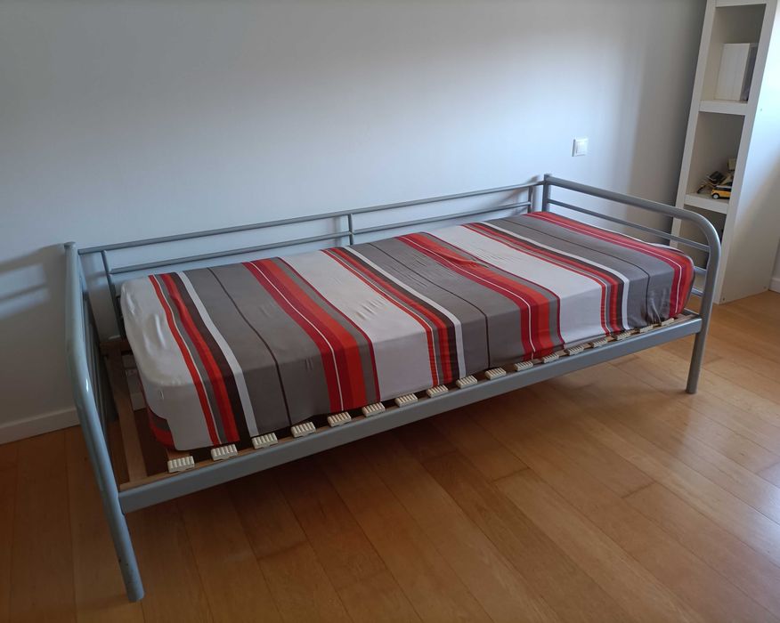 Cama de solteiro IKEA