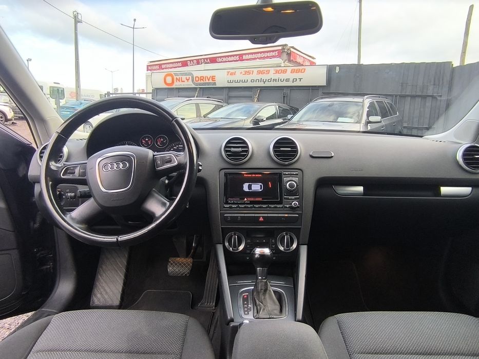 Audi A3 Sportback 1.6TDI Attraction Business Line cx Aut S-Tronic - 12