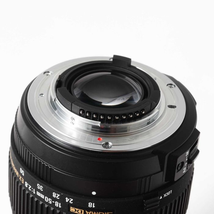 Об’єктив Sigma AF 18–50mm f/2.8 EX DC HSM для Nikon