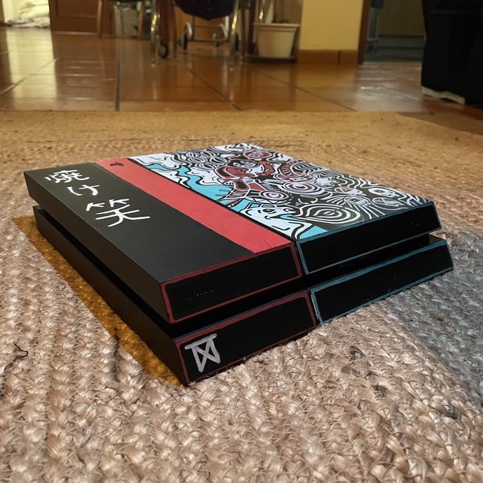 PlayStation 4 personalizada 865GB + 1 comando original + jogos