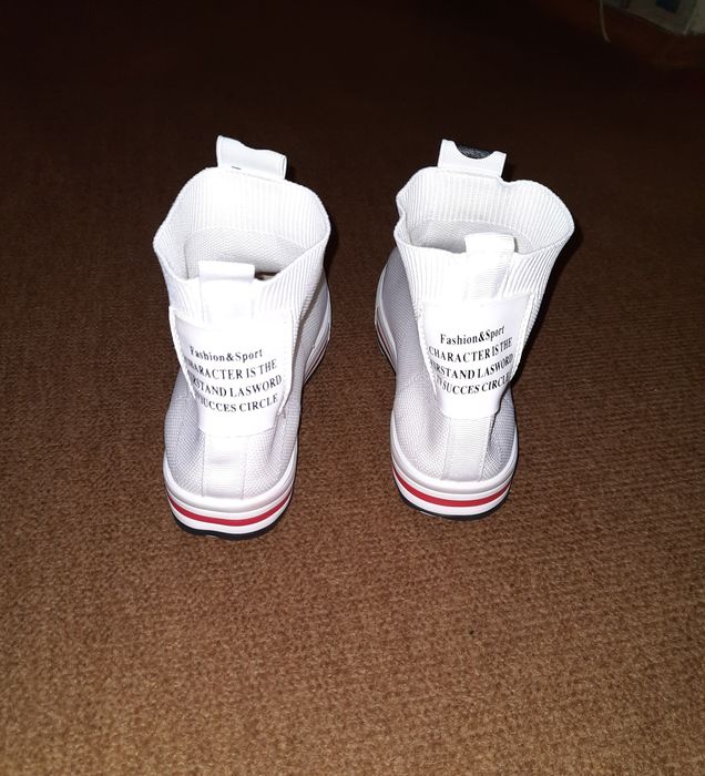 Кроссовки - носки.