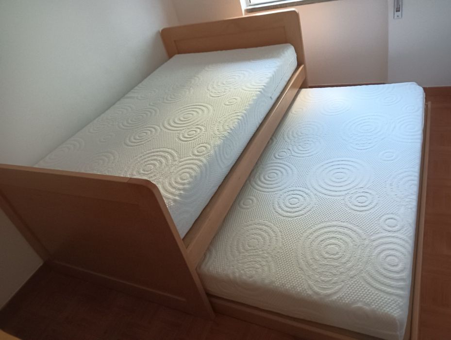 Cama dupla C/ colchões ortopédicos