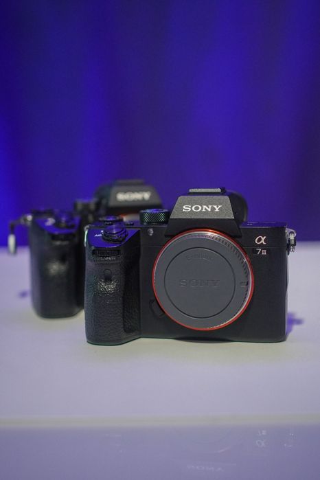 2 Câmaras Sony A7 III – Excelente Estado - com Grip/punho e 4 Baterias