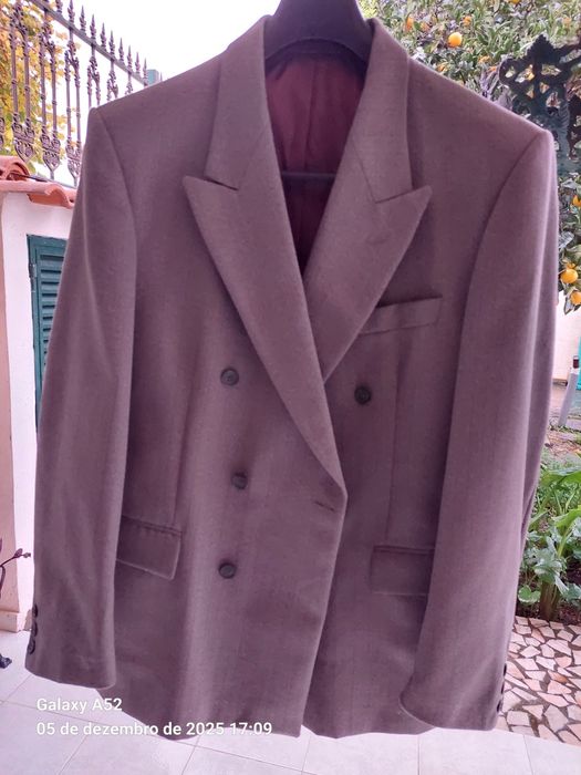 Fato para homem em tons cinza