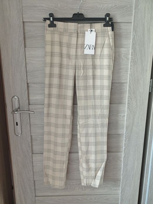 Spodnie chinosy w kratkę Zara