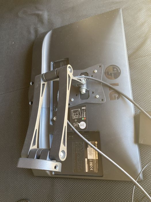 Monitor LG 60hz com suporte/parede