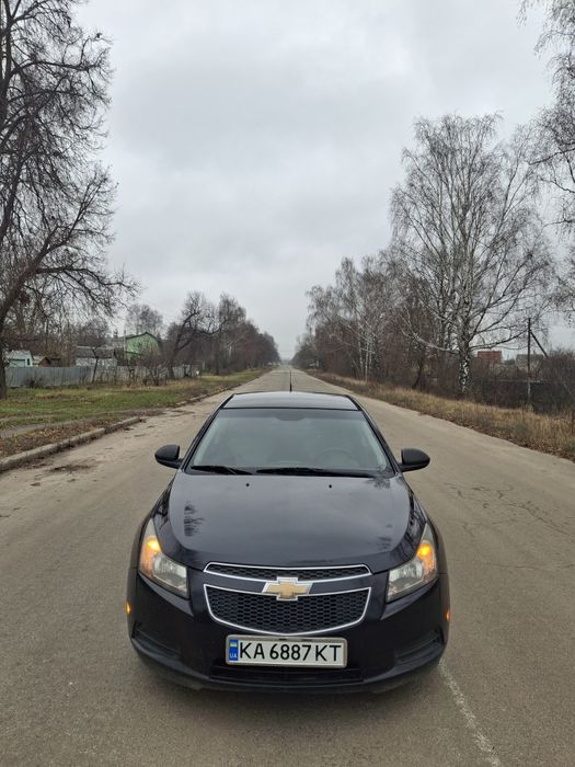 Продам Шевроле Круз 2013року 1.8 бензин.   Авто вкладень не потребує. Ходова частина перебрана. Авто на гарній зимовій гумі. Переоформлення