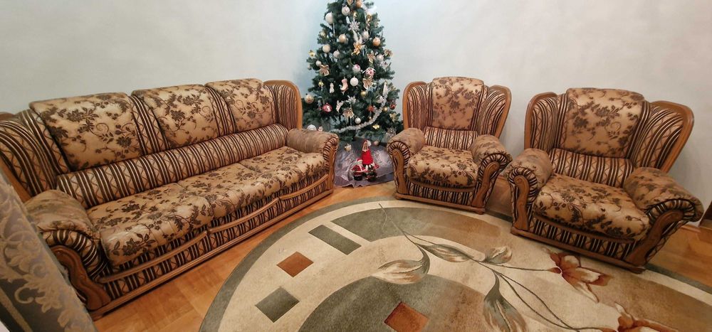 Диван з кріслами