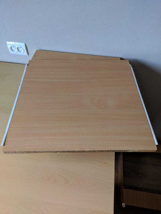 Стіл угловий в кімнату