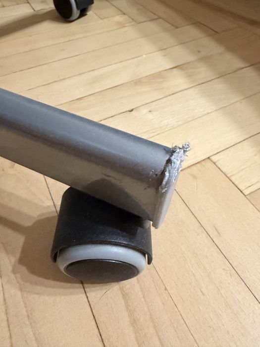 Крісло IKEA SKRUVSTA Gillhov