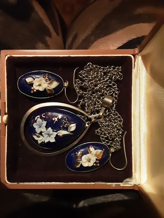 Раритетный комплект из фарфора