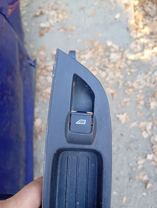 Przycisk otwierania szyby ford focus MK3 prawy