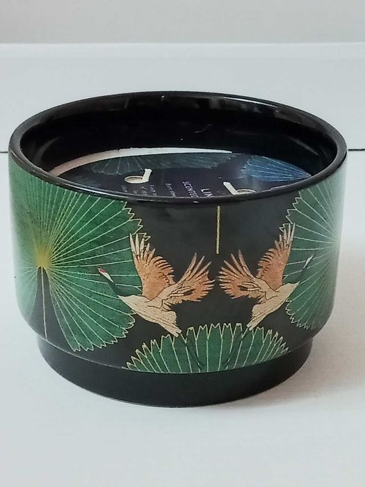 Ароматическая свеча Linen   в керамическом подсвечнике Журавли.Англия.