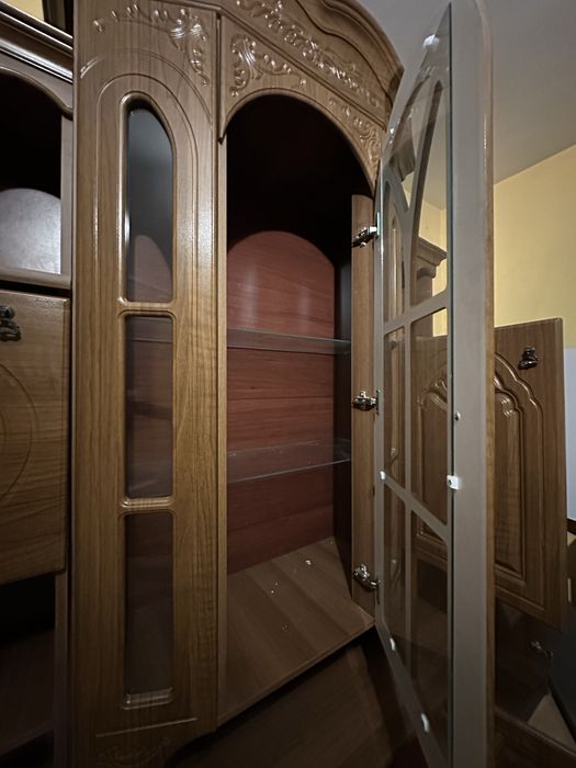 Стінка з креденсом та шафою 230 висота/48глибина /271ширина