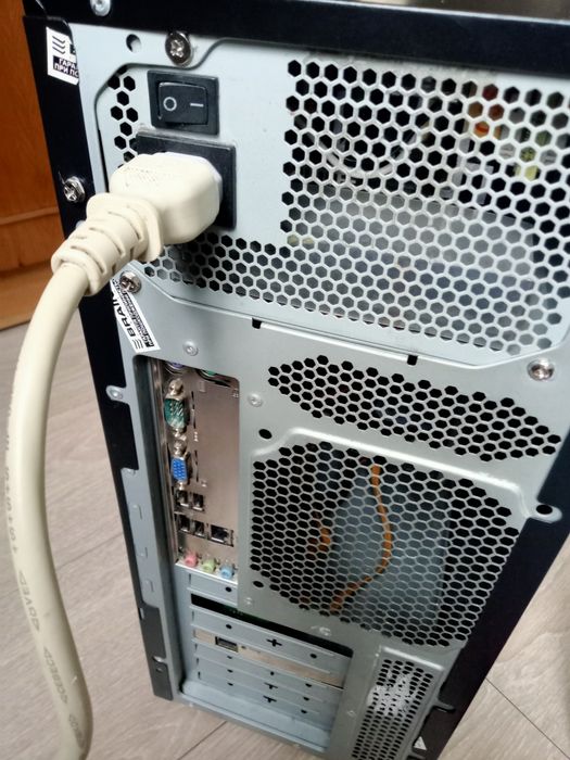 Компьютер стаціонарний Системний блок комп'ютера