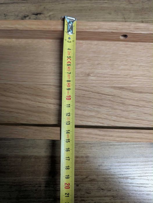 drewniana półka z litego dębu.