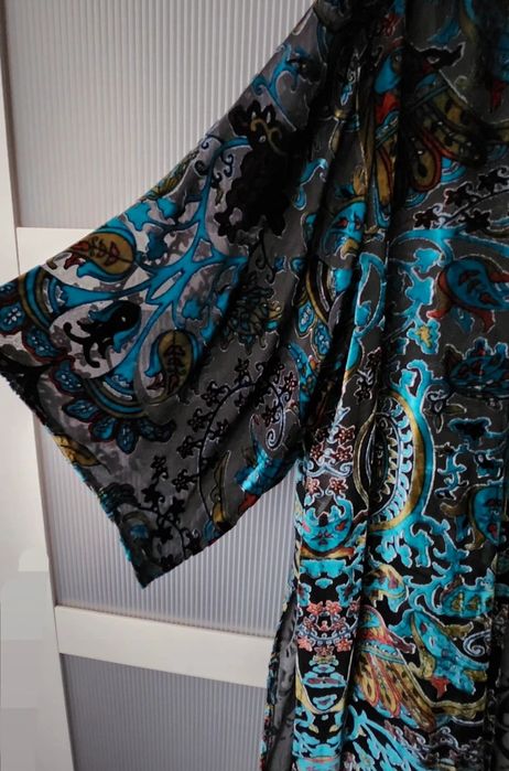 Długa narzutka-"kimono" z jedwabiem