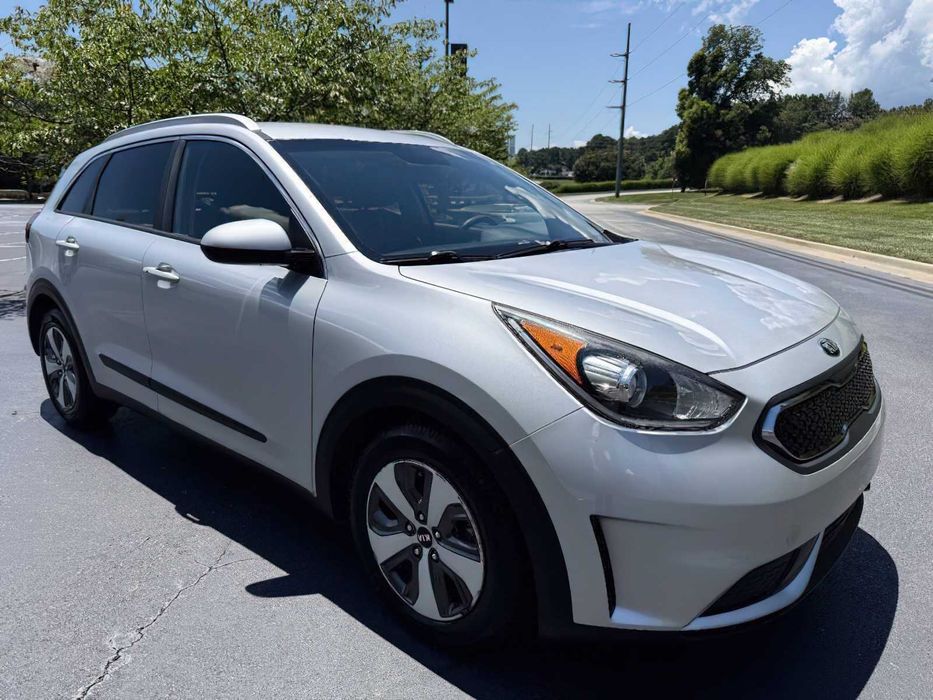 Kia Niro LX      2018