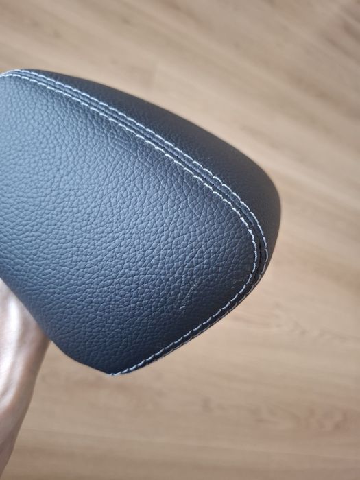 Zagłówek tylny środkowy Mercedes W205 c-klasa