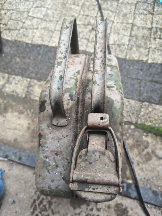 Niemiecki karnister 10 litrowy metalowy