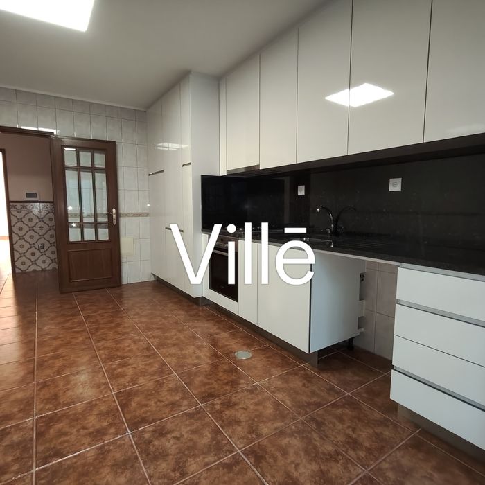 T2 com garagem e varandas
