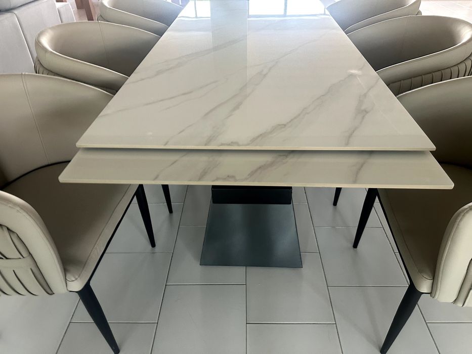 Mesa em Mármore com Cadeiras em Pelex6