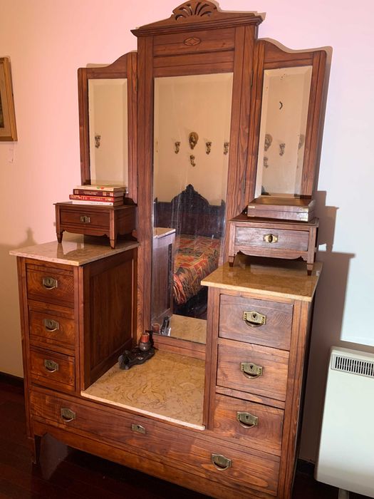 TOUCADOR / PENTEADEIRA MADEIRA COM TAMPOS PEDRA MUITO BONITO