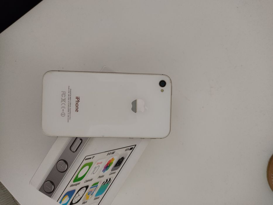 iPhone 4s память 8 Gb