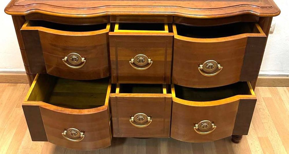 Comoda antiga, de seis gavetas  altura 90 cm