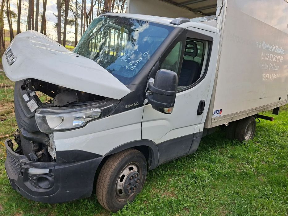 Iveco daily 14+ lewy bok kompletny ćwiartka poszycie