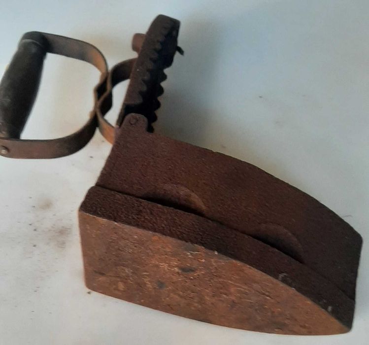 утюги RZTK ,Tefal ,Satyrn ,и утюг с прошлого столетия