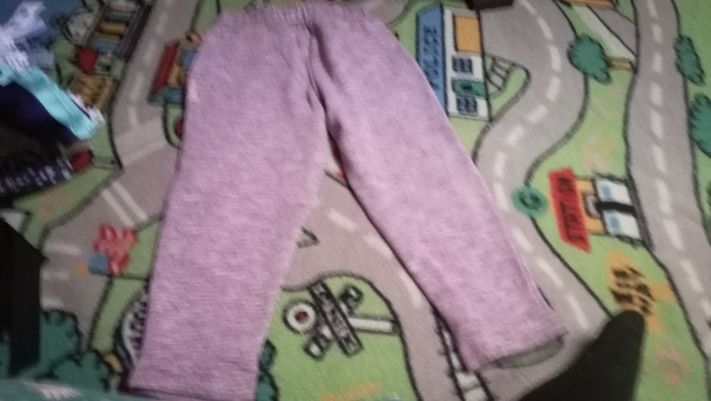 Varias roupas de menina