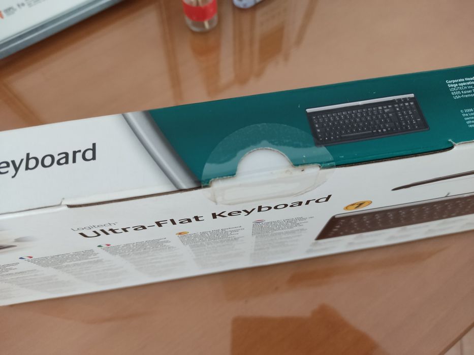 Teclado Logitech Ultra-Flat Keyboard429594013064253441