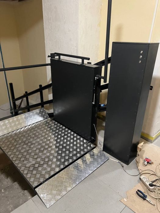 Похилий підйомник для маломобільних груп населення