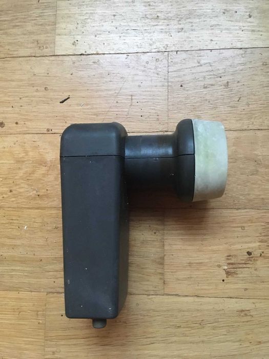 Супутниковий конвертер (кругова поляризація)