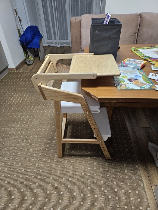 Підростаючий стілець для дитини