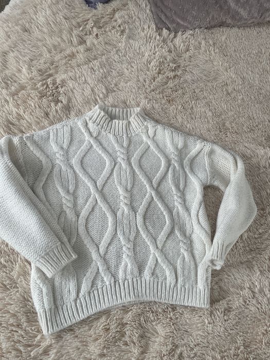 Светер білий мягенький