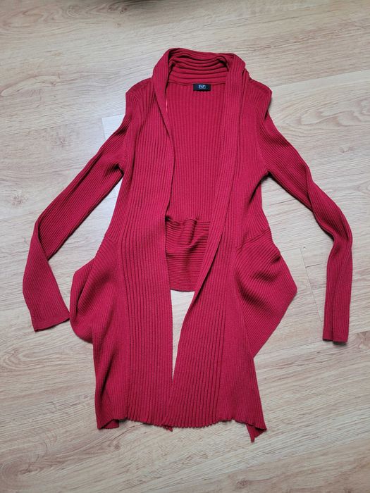 Sweterek/kardigan w kolorze bordowym.