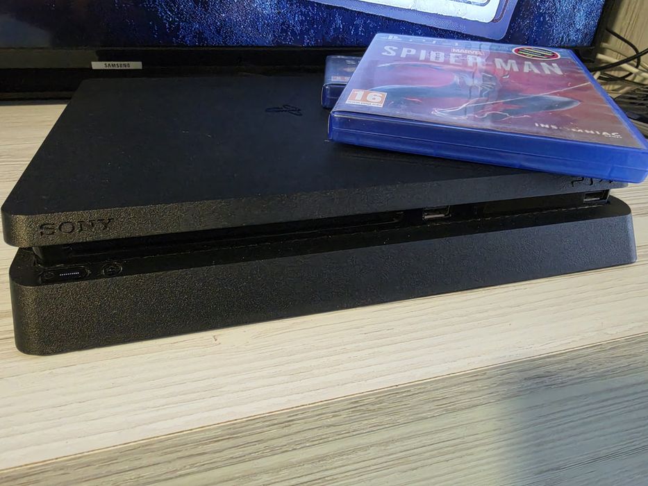 Sony PlayStation 4 Slim 500GB + оригінальний джойстик + 2 гри + коробка