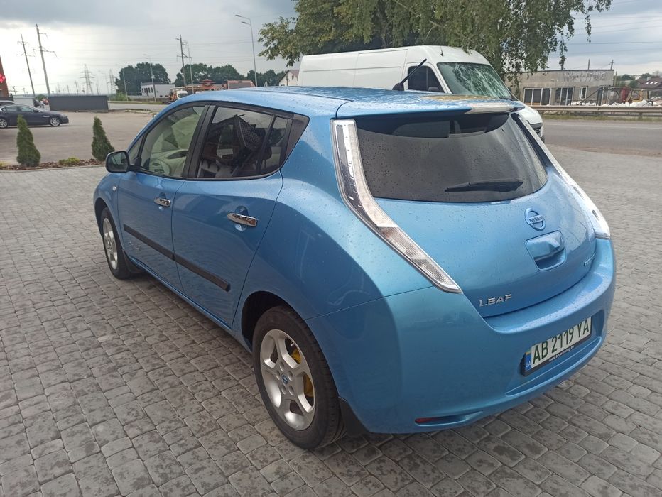 Продам Nissan Leaf