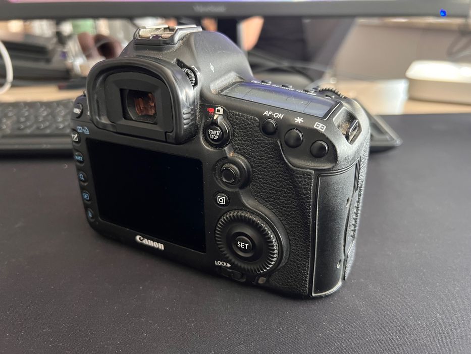 Canon EOS 5D Mark III - uszkodzona matryca, komplet z ładowarką i bateriami