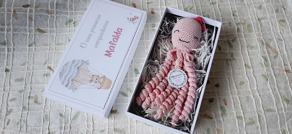 Boneco e chocalho em crochet