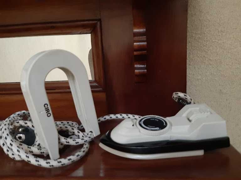 Ferro de engomar de viagem NOVO